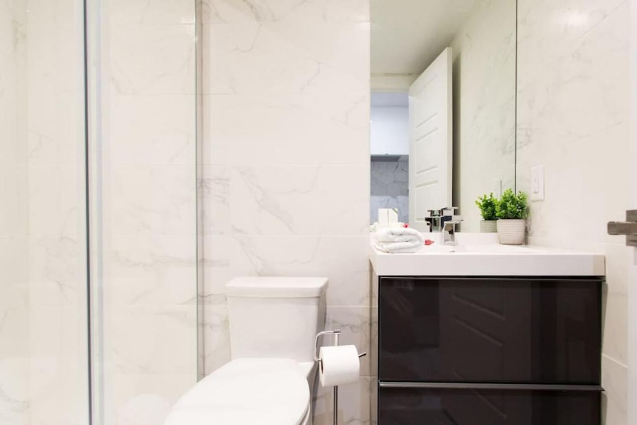 Palms Little Italy With Full Bathroom By Denstays Apartment *