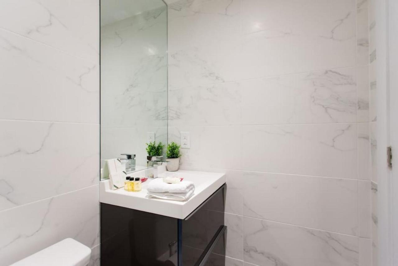 Palms Little Italy With Full Bathroom By Denstays * Montreal