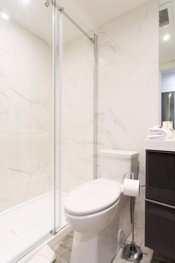 Palms Little Italy With Full Bathroom By Denstays Montreal
