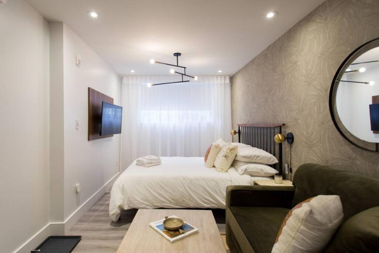 Apartment Palms Little Italy With Full Bathroom By Denstays *