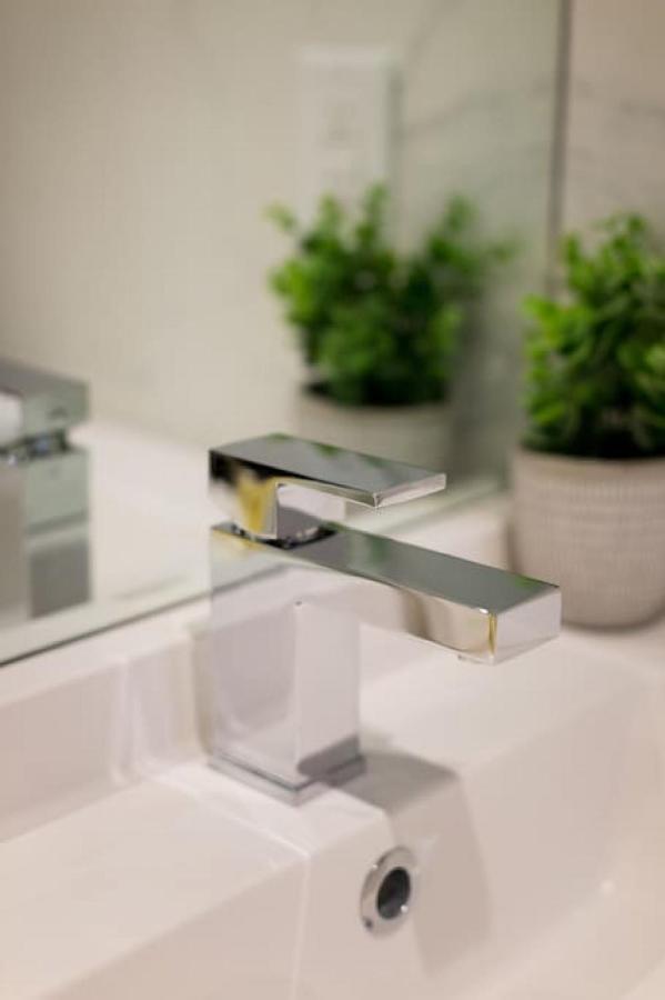 Apartment Palms Little Italy With Full Bathroom By Denstays *