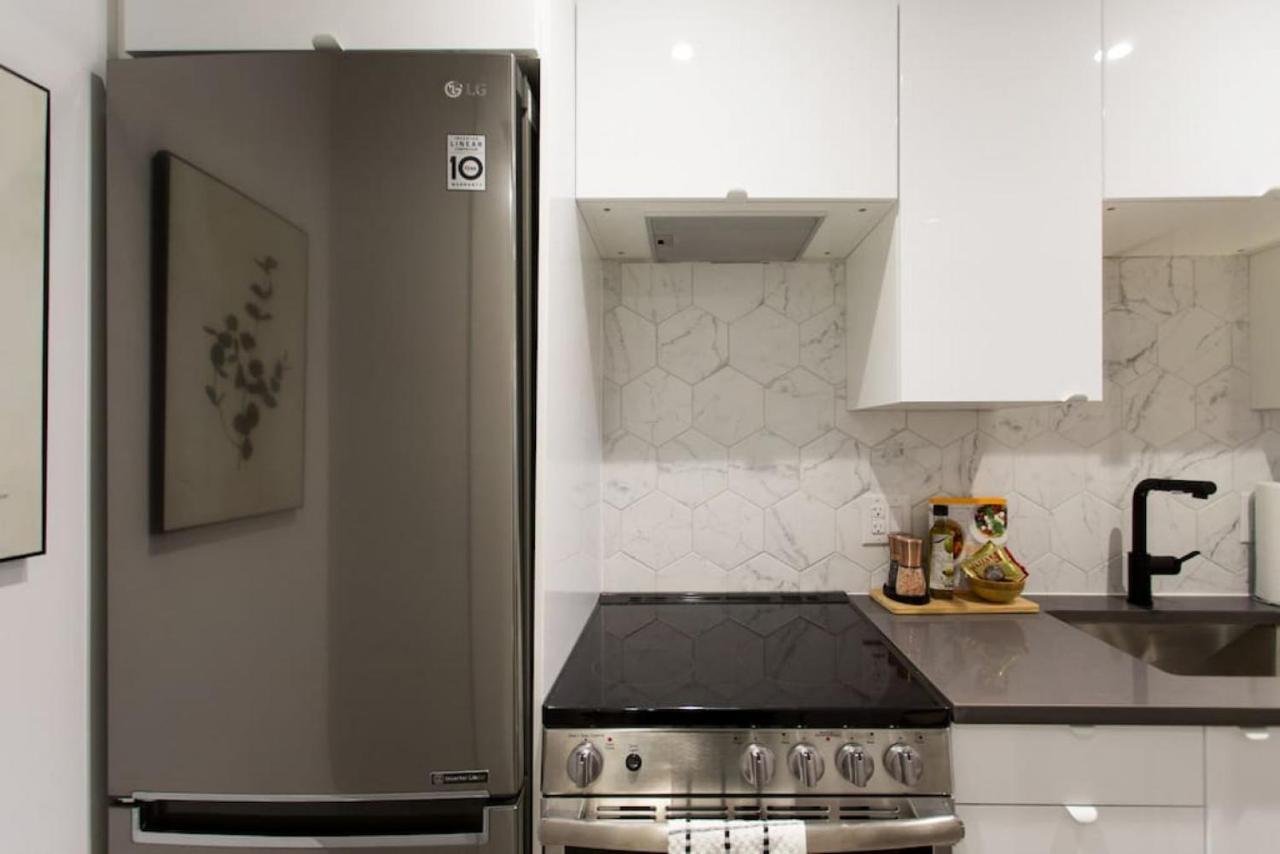 Palms Little Italy With Full Bathroom By Denstays Apartment Montreal