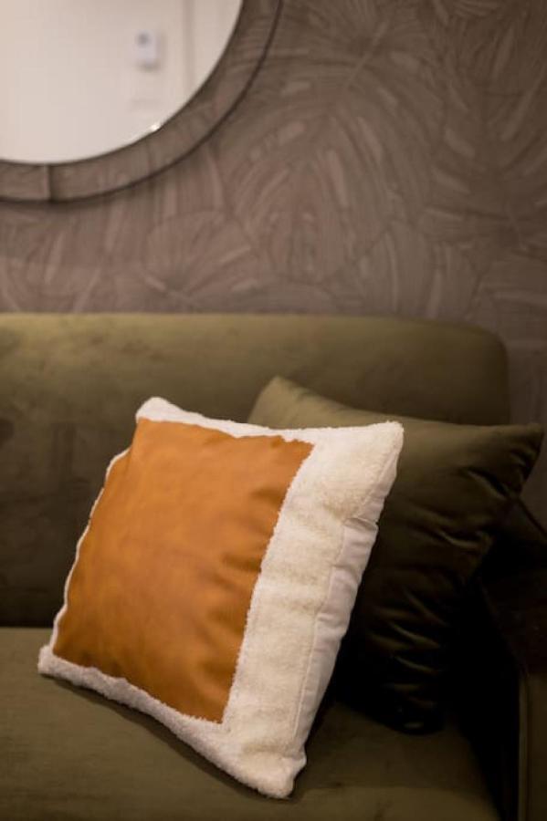 Apartment Palms Little Italy With Full Bathroom By Denstays *