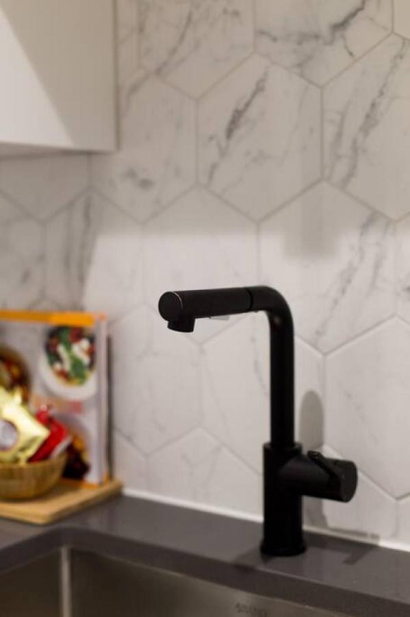 Palms Little Italy With Full Bathroom By Denstays *
