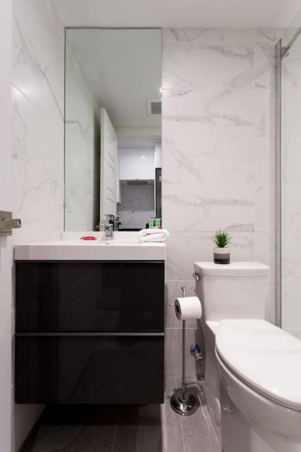 Palms Little Italy With Full Bathroom By Denstays Montreal