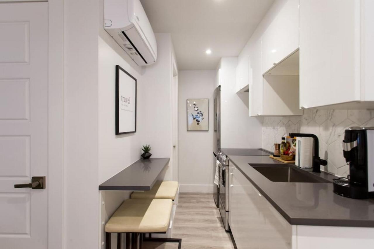 Palms Little Italy With Full Bathroom By Denstays *
