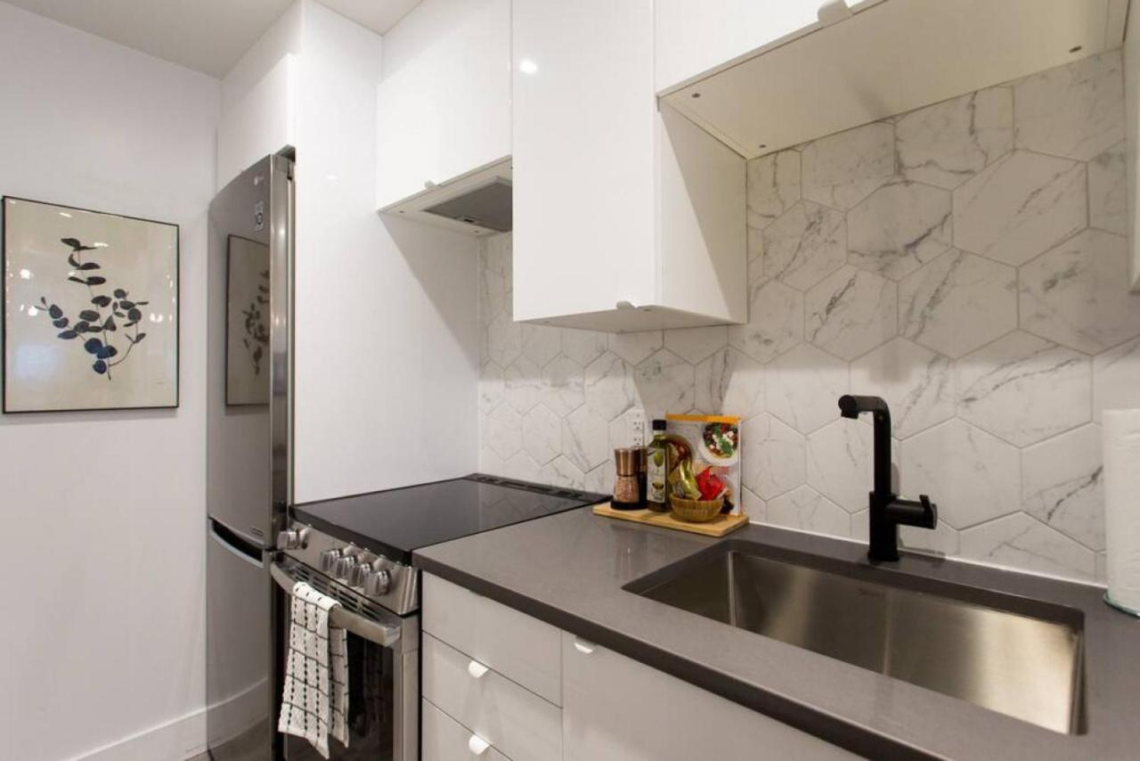 Palms Little Italy With Full Bathroom By Denstays * Montreal