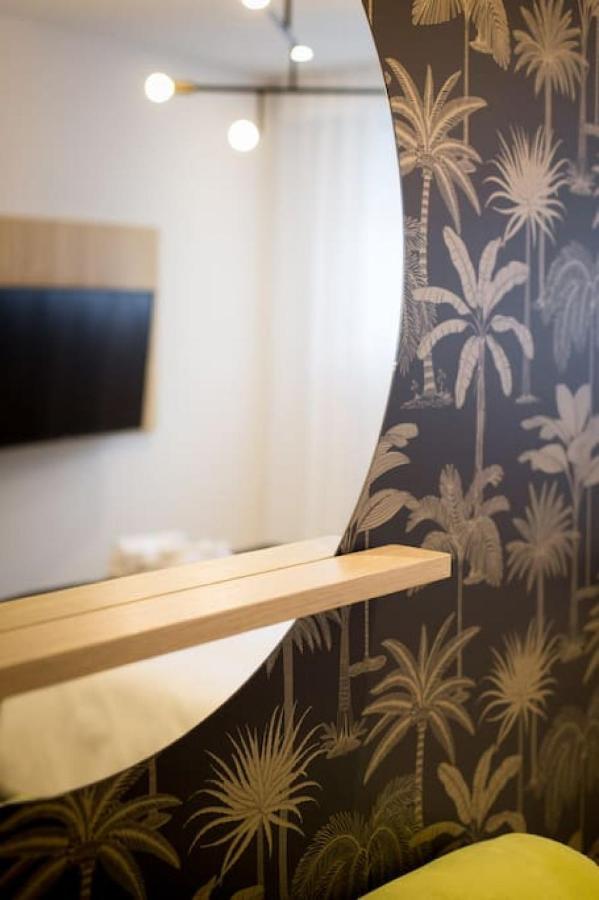 Apartment Palms Little Italy With Full Bathroom By Denstays