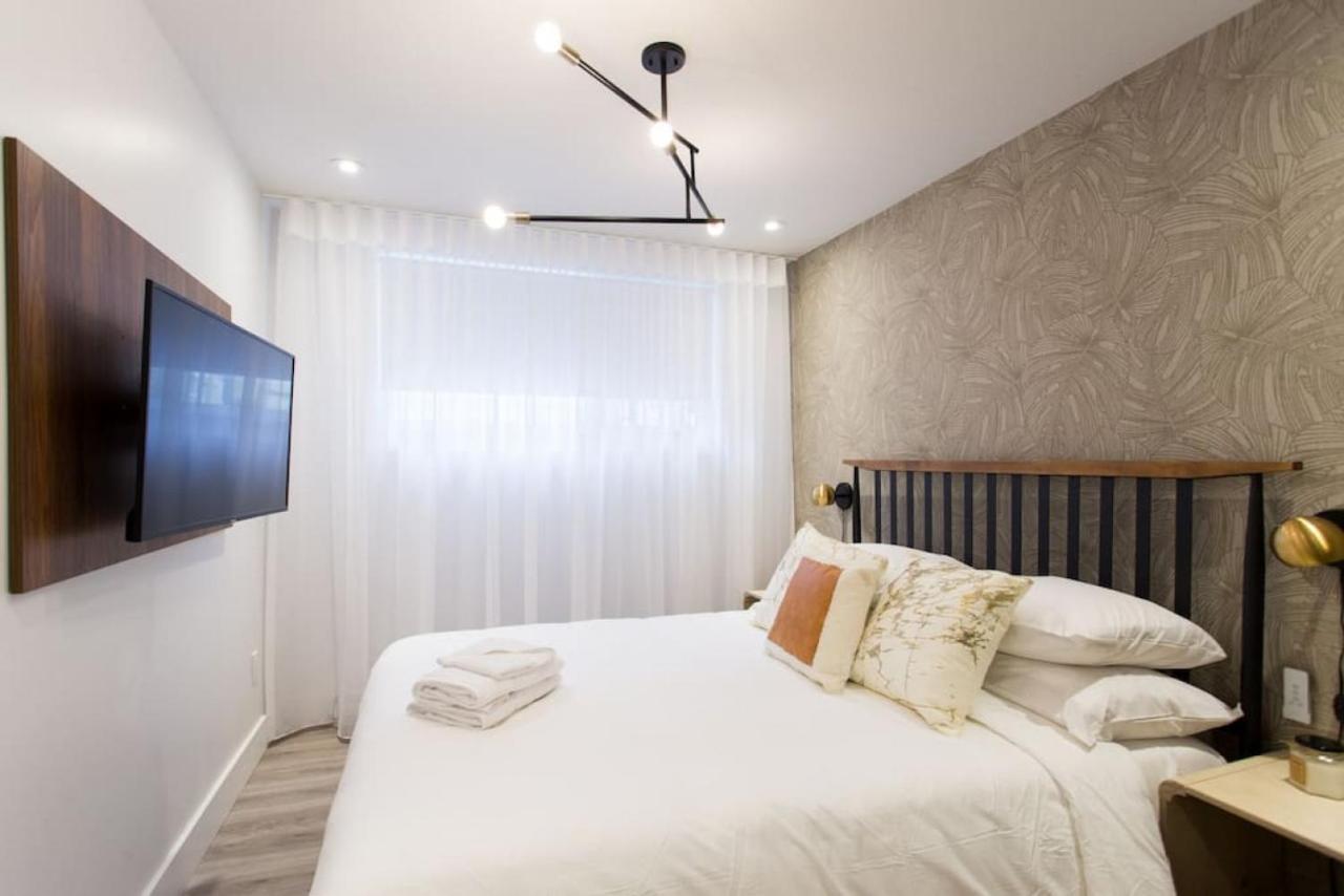 Palms Little Italy With Full Bathroom By Denstays *