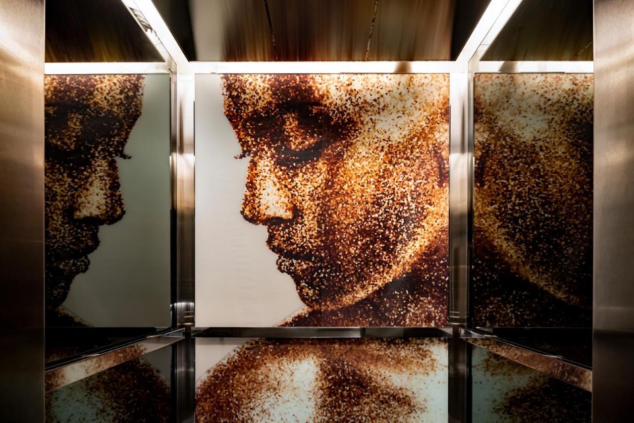 Humaniti Montreal, Autograph Collection