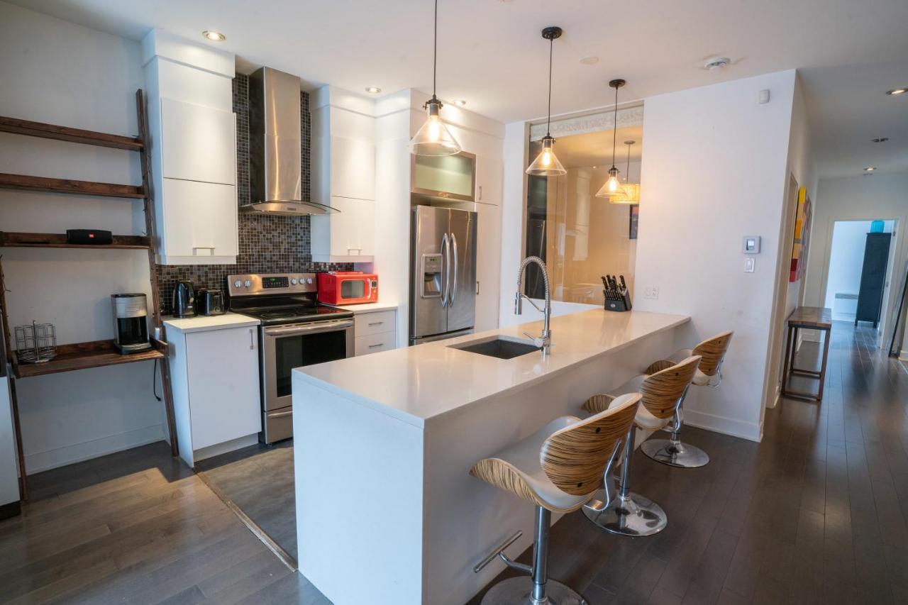 Breathtaking 3 Beds Apt A 2-mins Walk From Metro!
