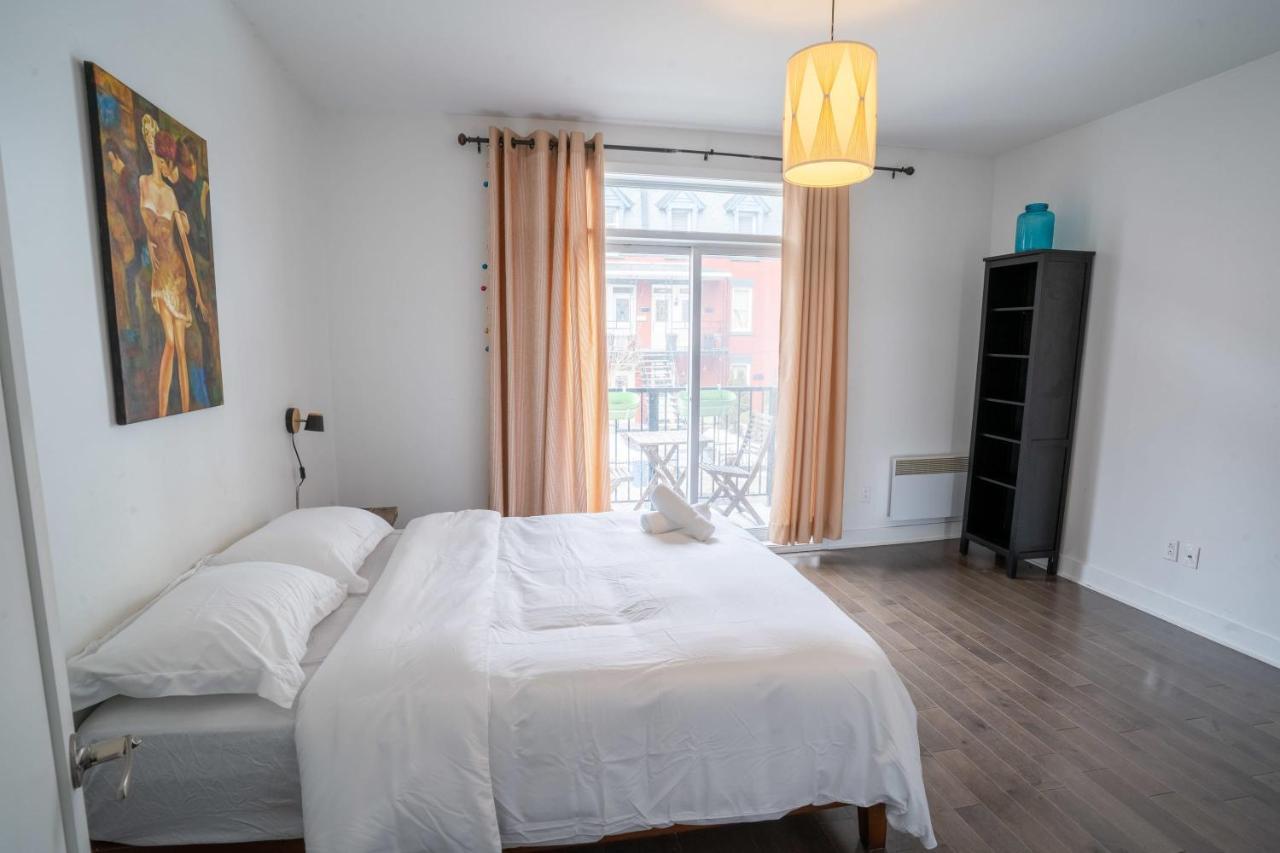 Breathtaking 3 Beds Apt A 2-mins Walk From Metro! Apartment
