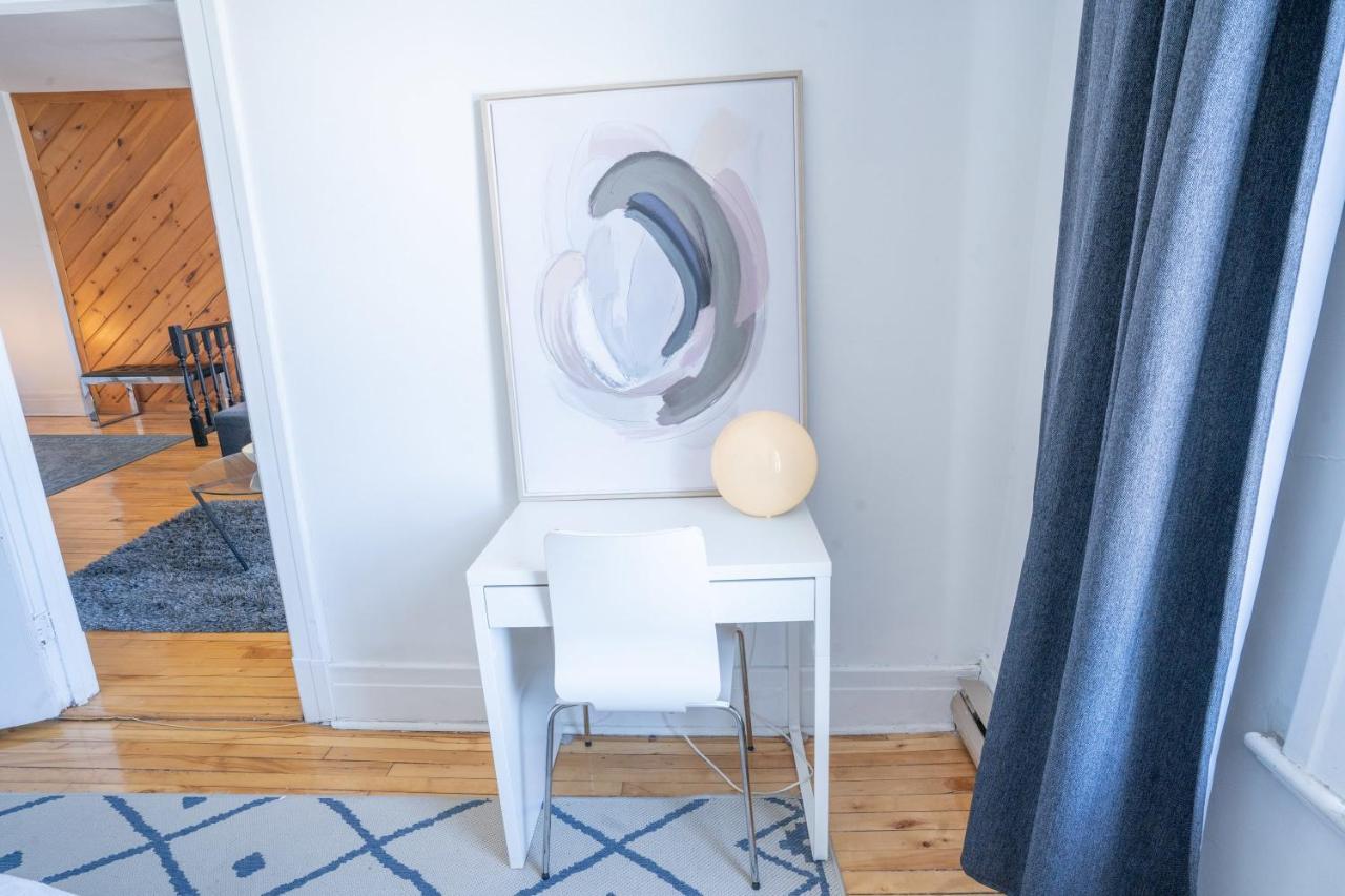 Stunning 2 Bedroom Apt 3mins Walk From Cdn Metro Apartment *