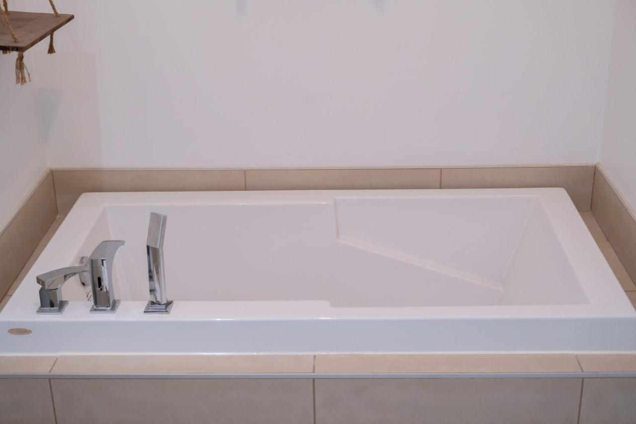 Breathtaking 3 Beds Apt A 2-mins Walk From Metro! Apartment Montreal