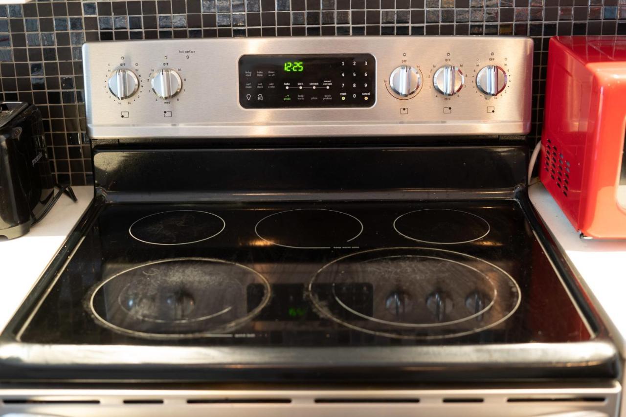 Apartment Breathtaking 3 Beds Apt A 2-mins Walk From Metro! Montreal