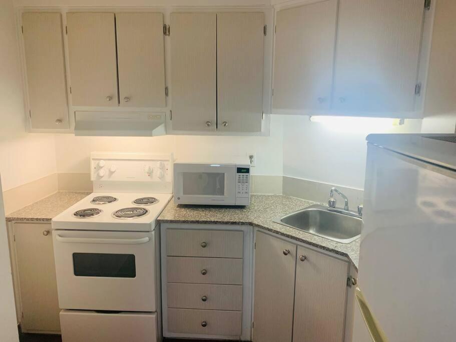 1 Bedroom In Downtown * Montreal