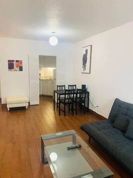 1 Bedroom In Downtown * Montreal