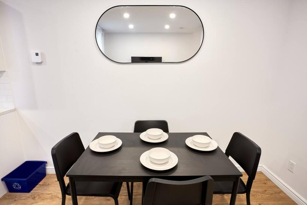 Apartment Beautiful 2-bedroom Downtown Mtl With Free Coffee And Parking