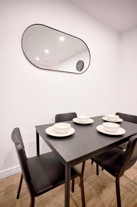 Beautiful 2-bedroom Downtown Mtl With Free Coffee And Parking Apartment *