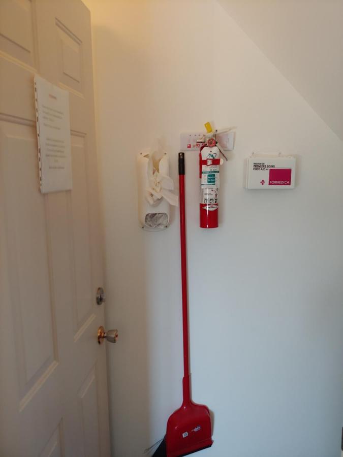Apartment 3 Bedrooms 3 Beds Near Metro -2 Parking Free Montreal