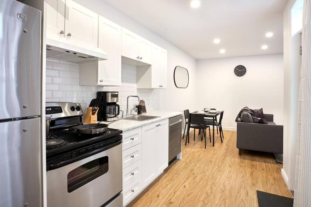 Apartment Beautiful 2-bedroom Downtown Mtl With Free Coffee And Parking Montreal