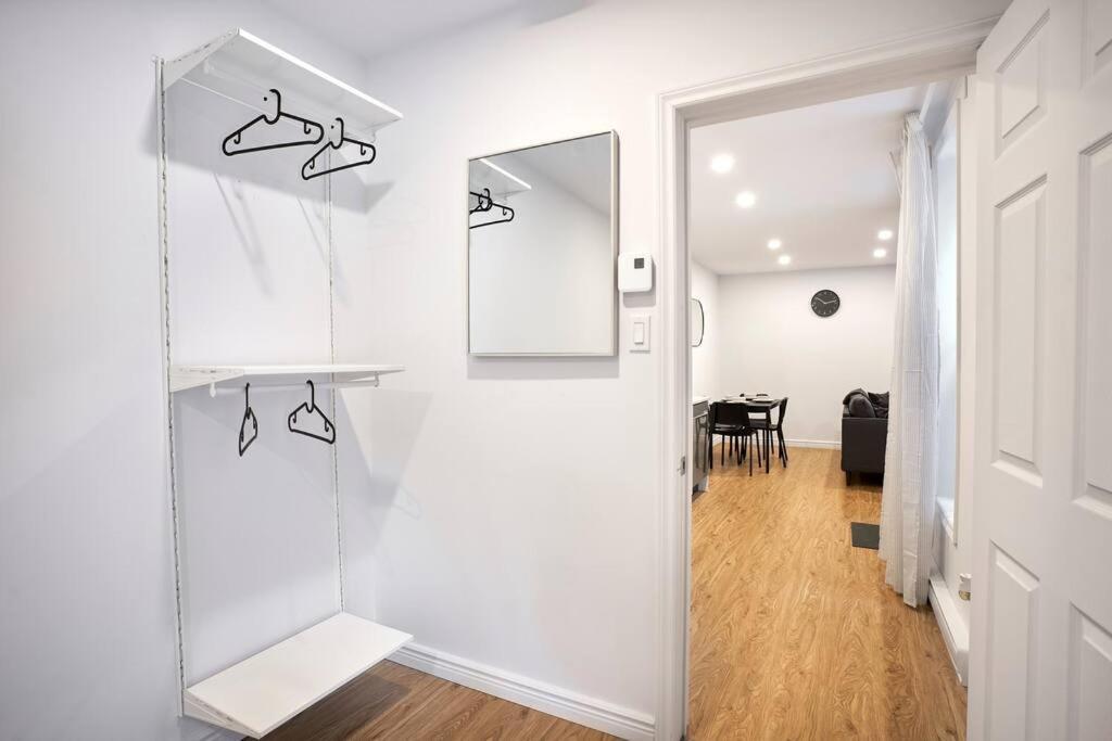 Apartment Beautiful 2-bedroom Downtown Mtl With Free Coffee And Parking Montreal