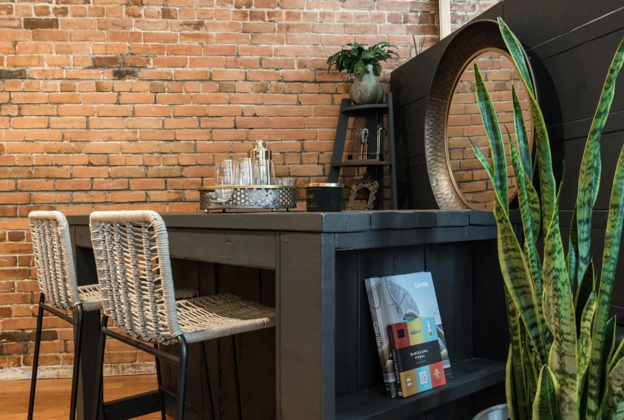 Apartment Stunning Old Port Lofts