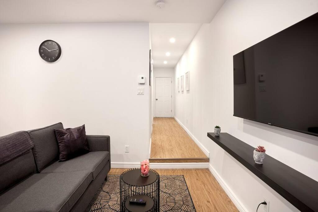 Beautiful 2-bedroom Downtown Mtl With Free Coffee And Parking