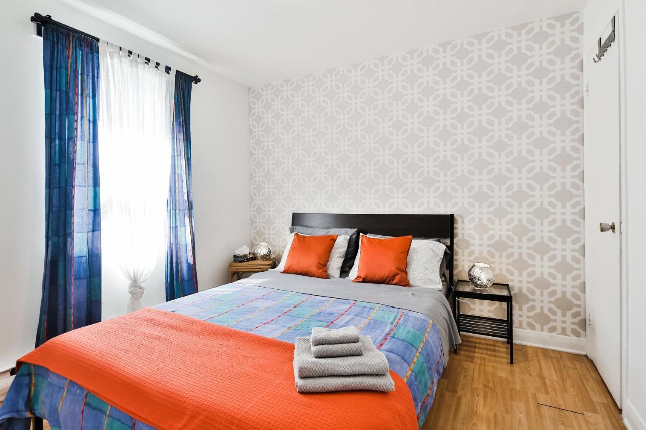 Free Parking - 2 Bedrooms - Full - In Beautiful Lachine - Near Water - 15 Minute Drive To Downtown