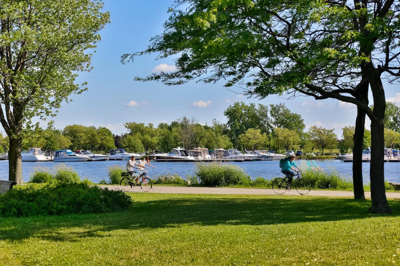 Free Parking - 2 Bedrooms - Full - In Beautiful Lachine - Near Water - 15 Minute Drive To Downtown * Montreal