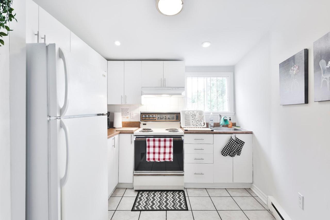 Free Parking And Location * Montreal