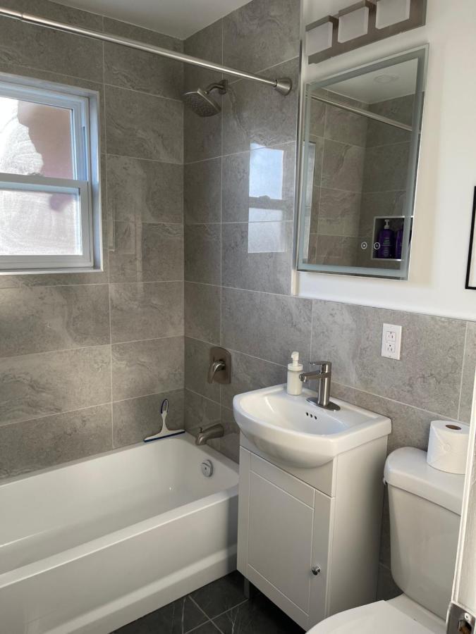 Apartment Free Parking - 2 Bedrooms - Full - In Beautiful Lachine - Near Water - 15 Minute Drive To Downtown *