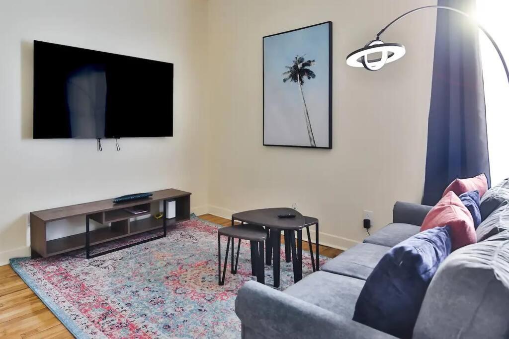 Apartment Free Parking - Perfect Location - Must *