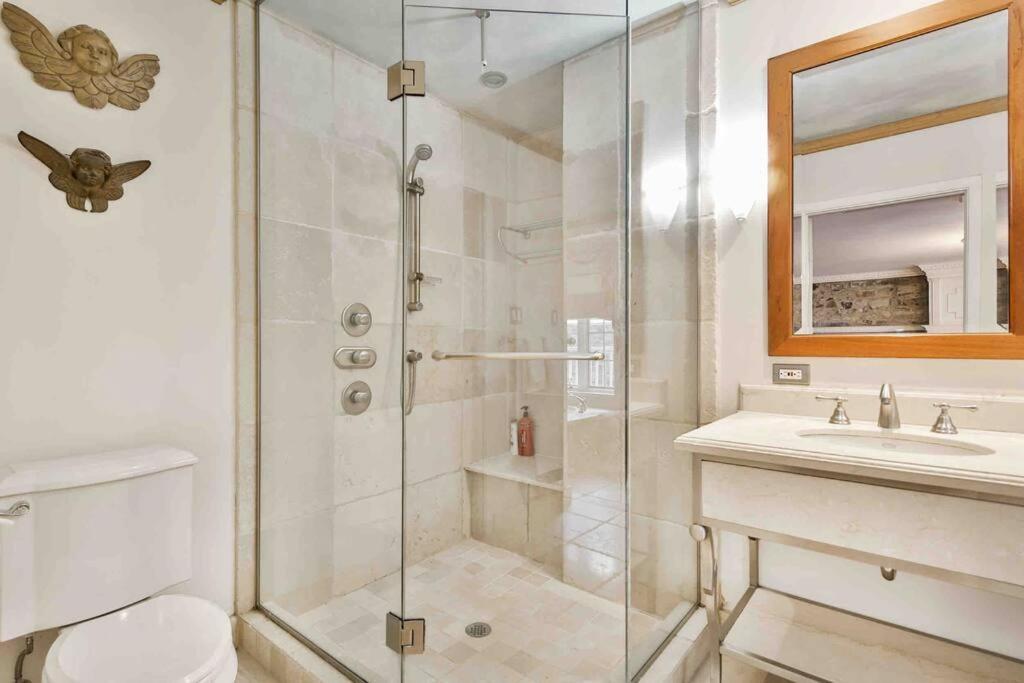 La Maison Dumas - Old Port Gem - Free Parking Apartment Montreal