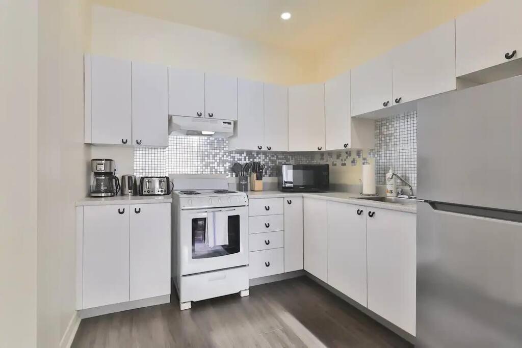 Apartment Free Parking - Perfect Location - Must *