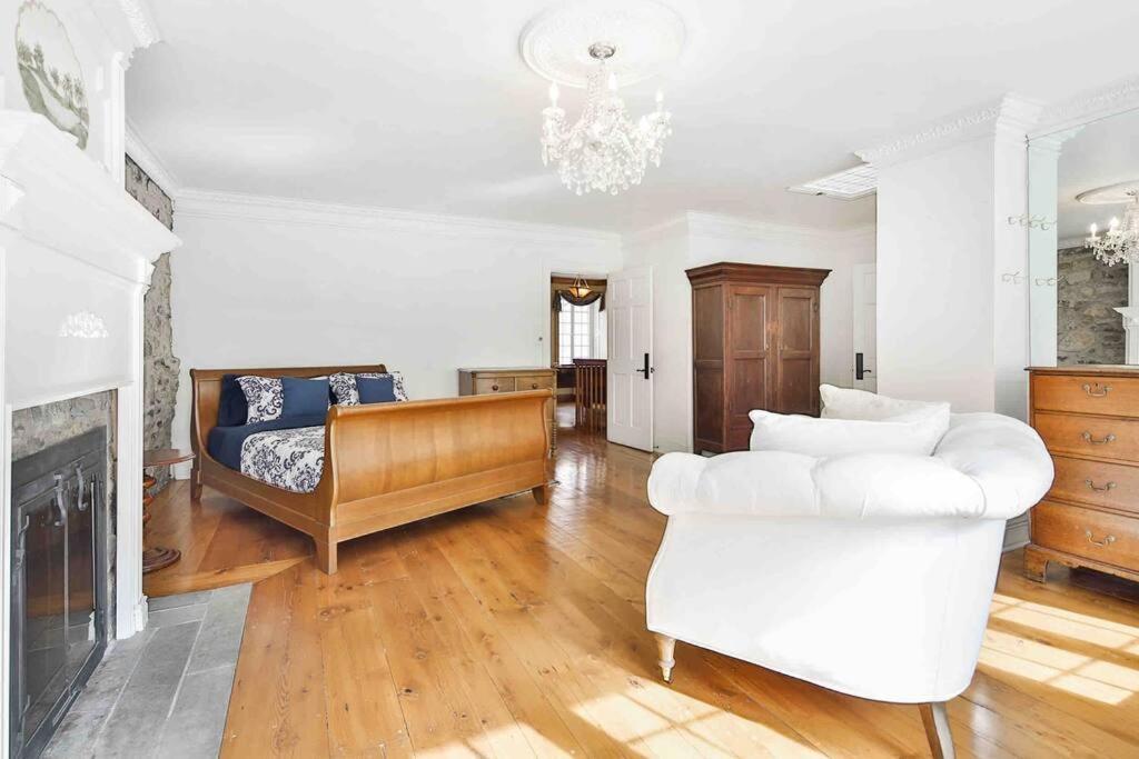 Apartment La Maison Dumas - Old Port Gem - Free Parking Montreal