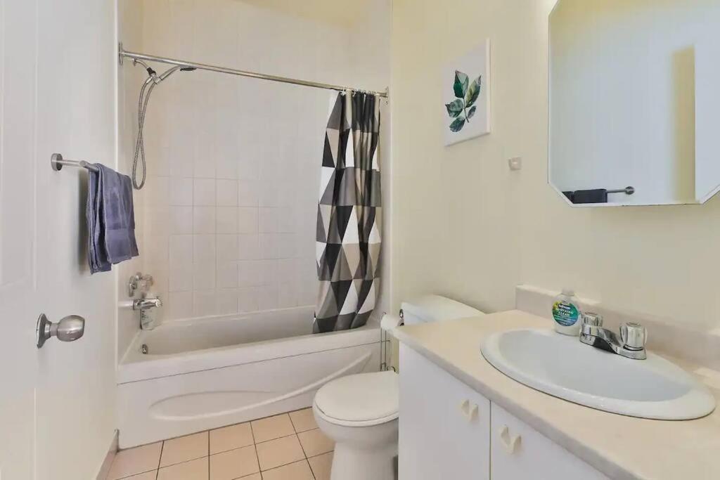 Free Parking - Perfect Location - Must Apartment