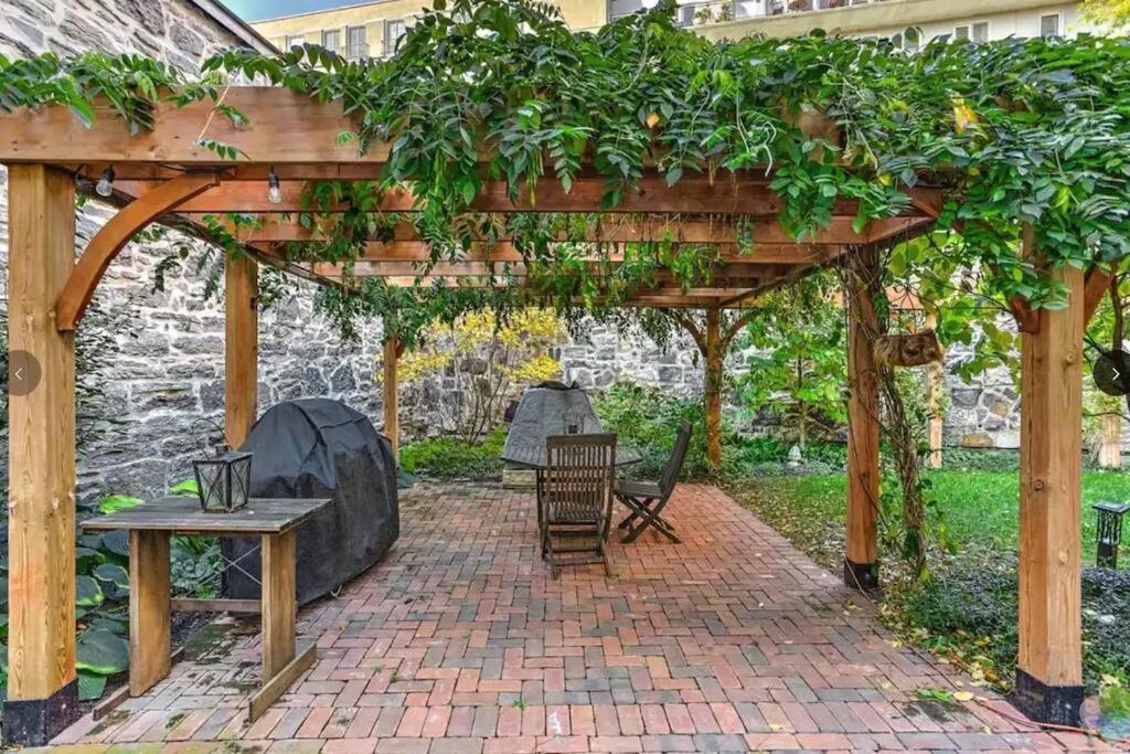 La Maison Dumas - Old Port Gem - Free Parking Apartment Montreal