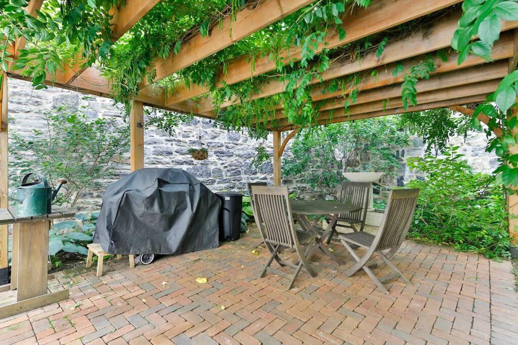 La Maison Dumas - Old Port Gem - Free Parking Apartment Montreal