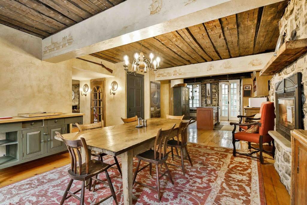 La Maison Dumas - Old Port Gem - Free Parking Apartment Montreal
