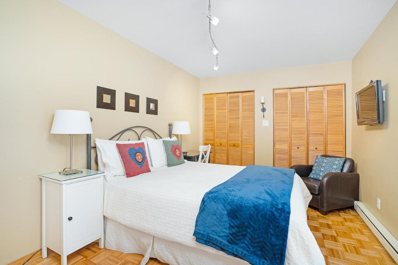 Accueil Chez Francois 4* Montreal