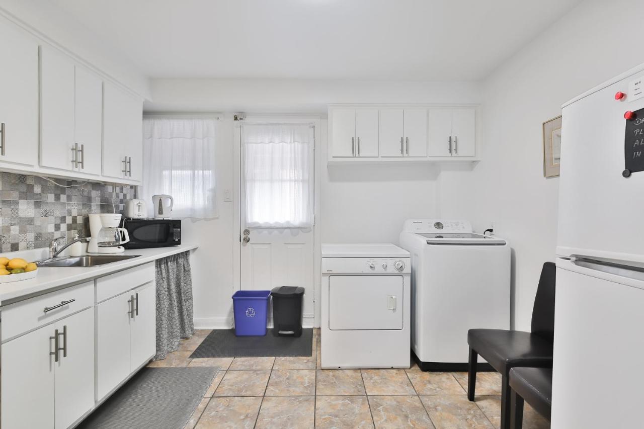 Free Parking - 2 Bedrooms - Full - In Beautiful Lachine - Near Water - 15 Minute Drive To Downtown