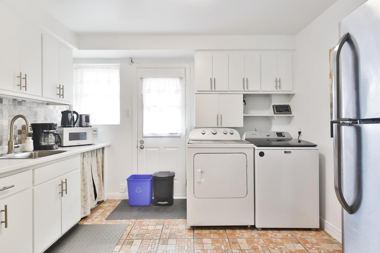Apartment Free Parking - 2 Bedrooms - Full - In Beautiful Lachine - Near Water - 15 Minute Drive To Downtown Montreal