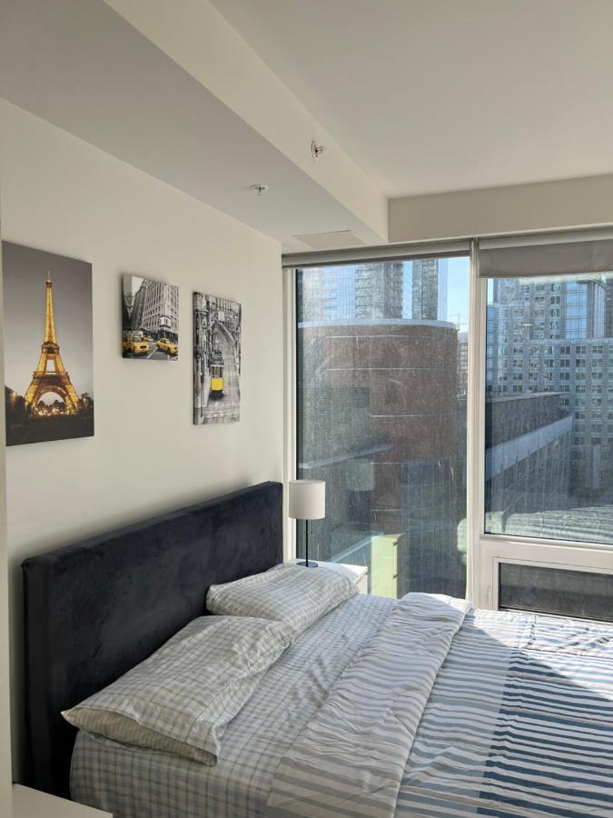 Apartment Beautiful One Bedroom Downtown With Pool And Free Parking *