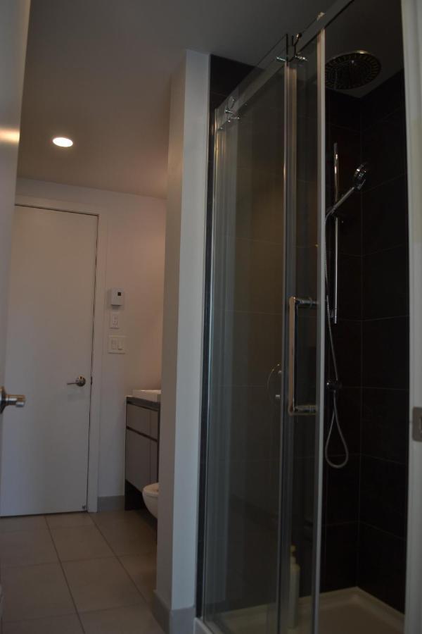 Beautiful One Bedroom Downtown With Pool And Free Parking * Montreal
