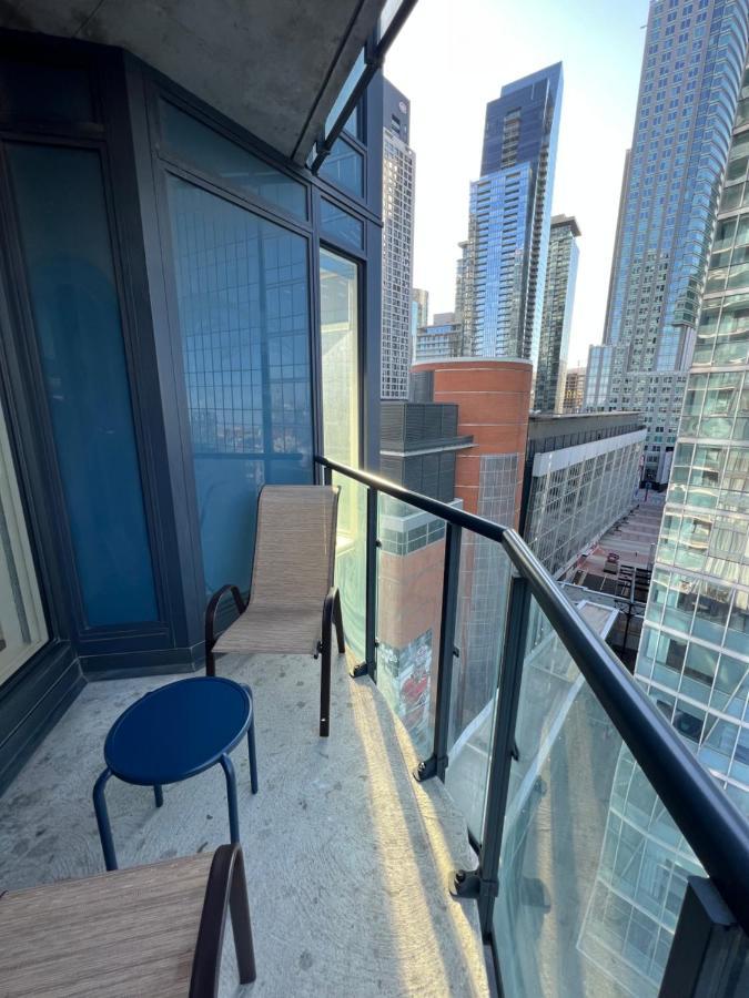 Apartment Beautiful One Bedroom Downtown With Pool And Free Parking