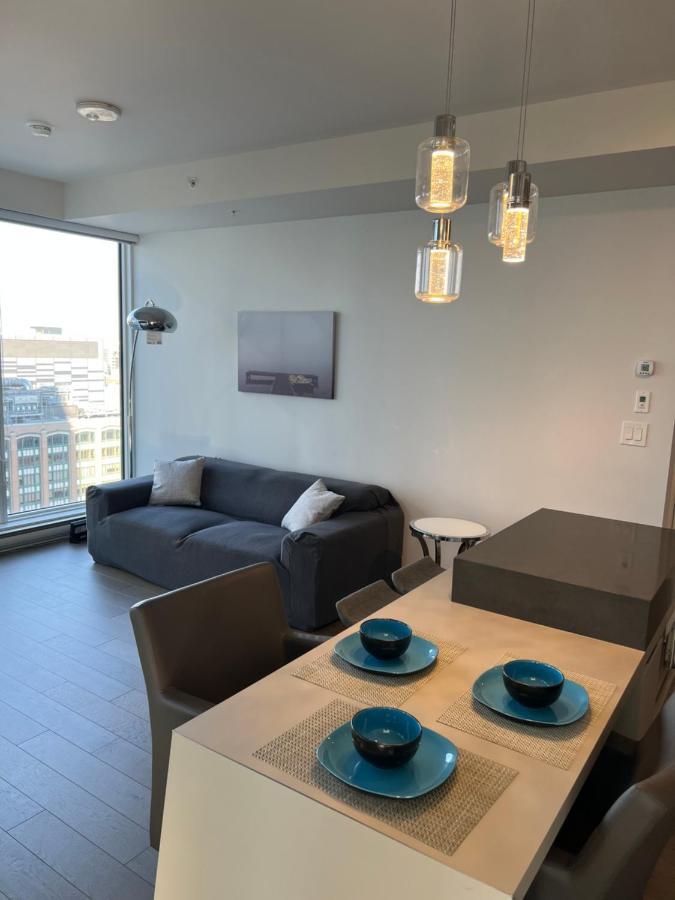 Beautiful One Bedroom Downtown With Pool And Free Parking