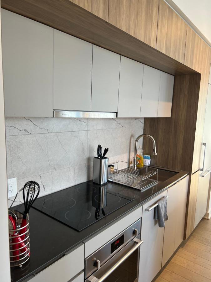 Beautiful One Bedroom Downtown With Pool And Free Parking * Montreal
