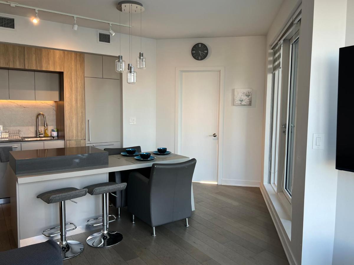 Beautiful One Bedroom Downtown With Pool And Free Parking *