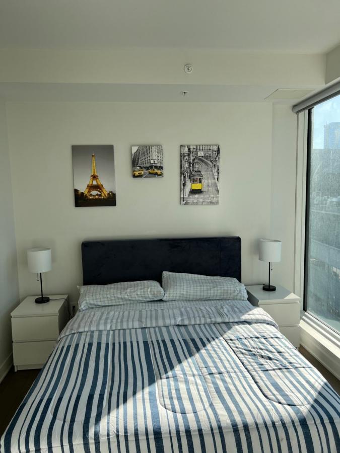 Beautiful One Bedroom Downtown With Pool And Free Parking Montreal
